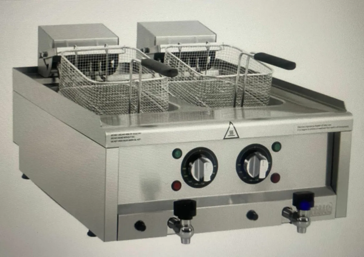 Buffalo 600 Series Twin Tank Electric Fryer 2X8Ltr