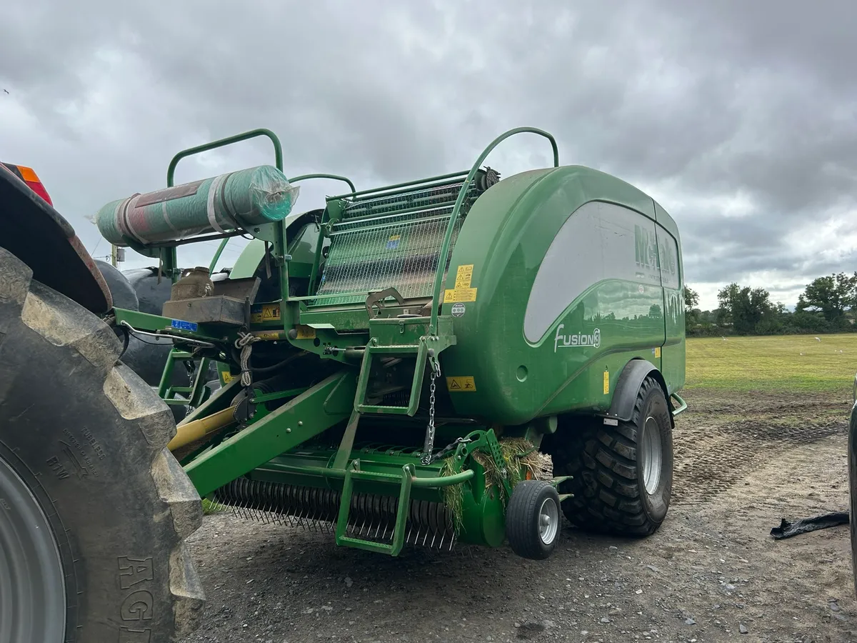 2022 MC HALE FUSION 3 STD IMMACULATE - Image 2