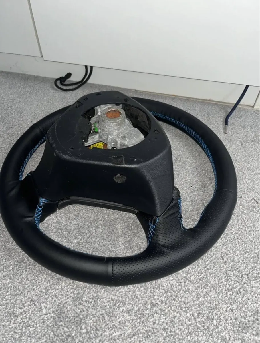 Subaru Impreza Steering wheel - Image 2
