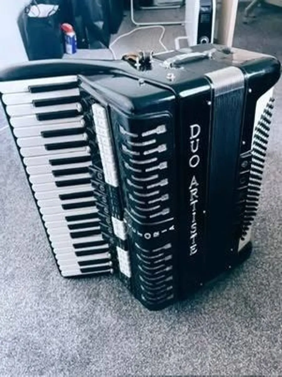 Pianno Accordion Duo Artiste Made By Victoria Italian Accordion