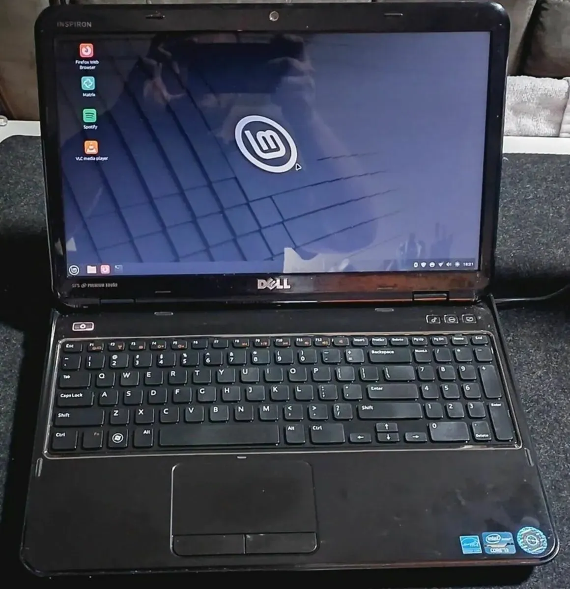 DELL Inspiron N5110 15.6" i3 Linux Mint Laptop - Image 1