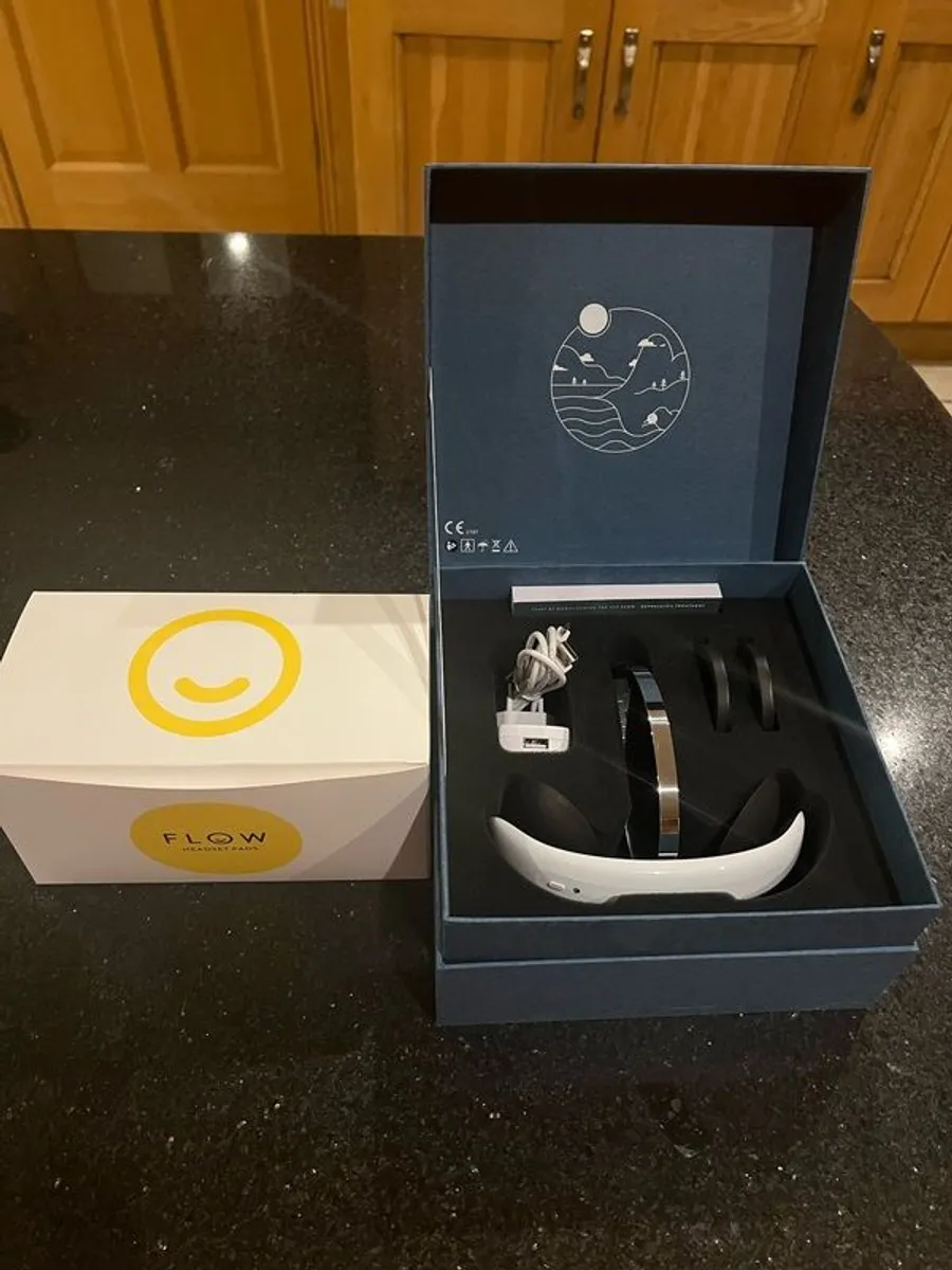 Flow neuro science headset and box of pads - Image 1