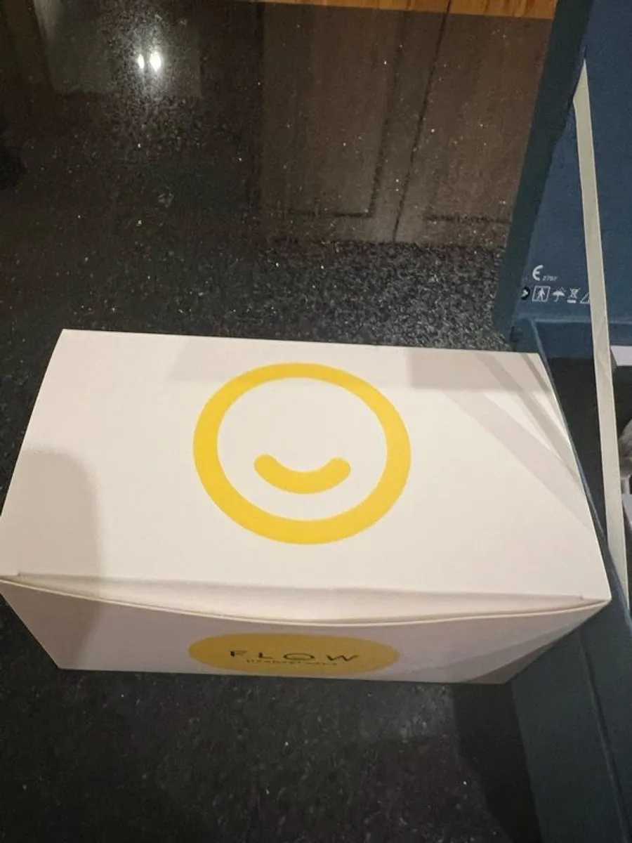 Flow neuro science headset and box of pads - Image 3