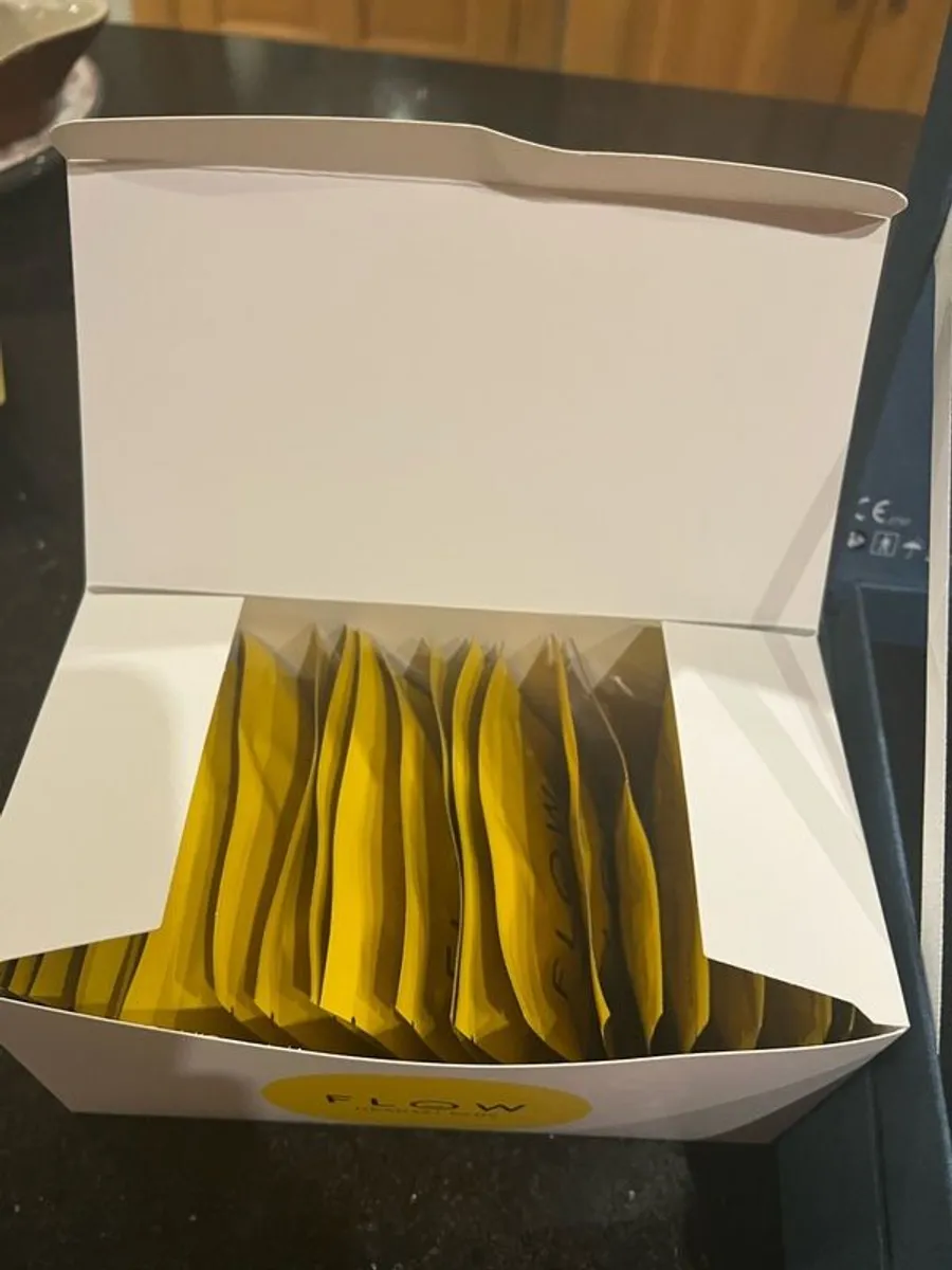 Flow neuro science headset and box of pads - Image 4