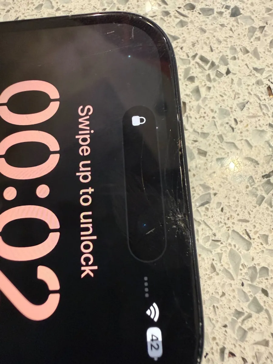 iPhone 15 - 90% battery surface screen damage - Image 4