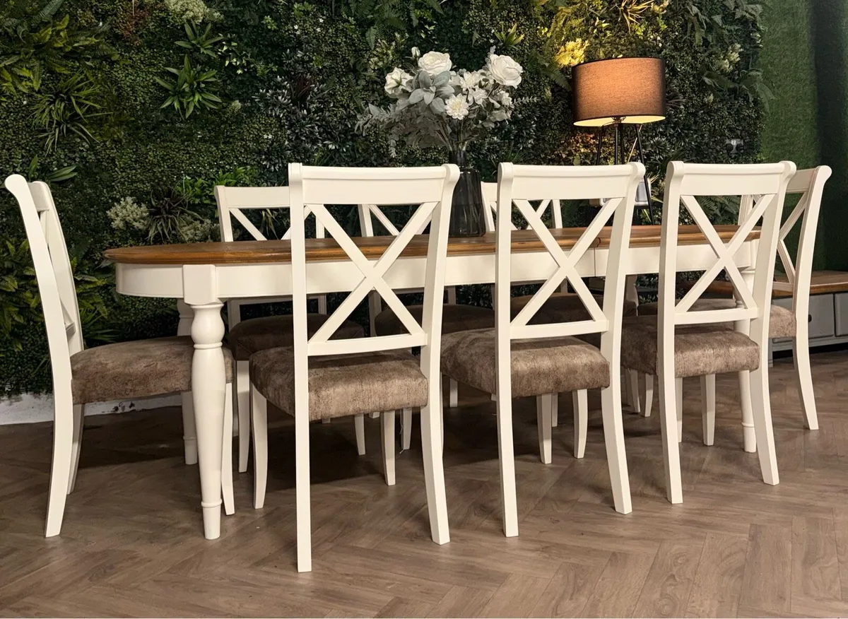 Large extending oak kitchen table & 8 chairs - Image 1