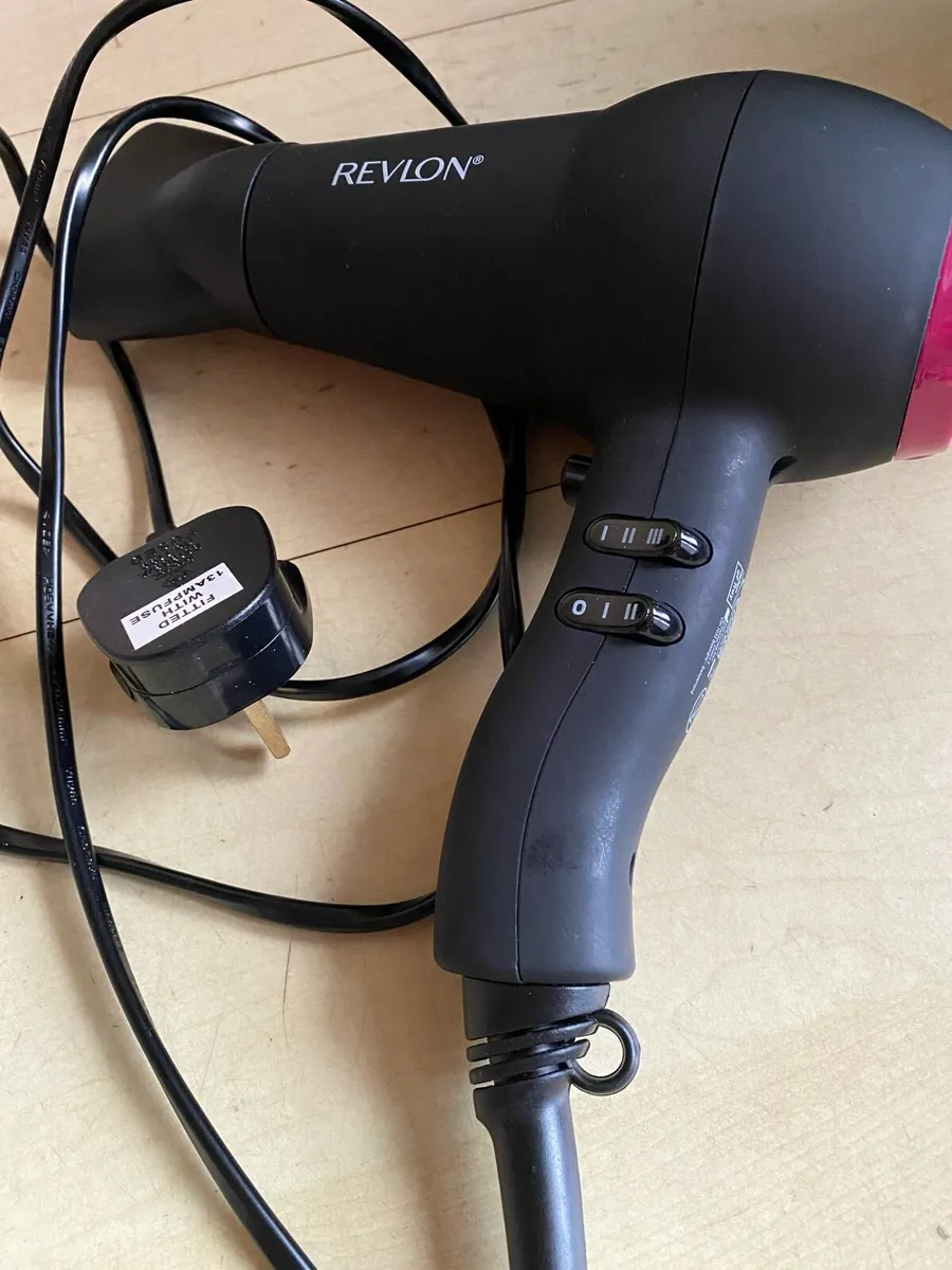 Revlon Hairdryer 2000 Watts with Hanging Loop - Image 2