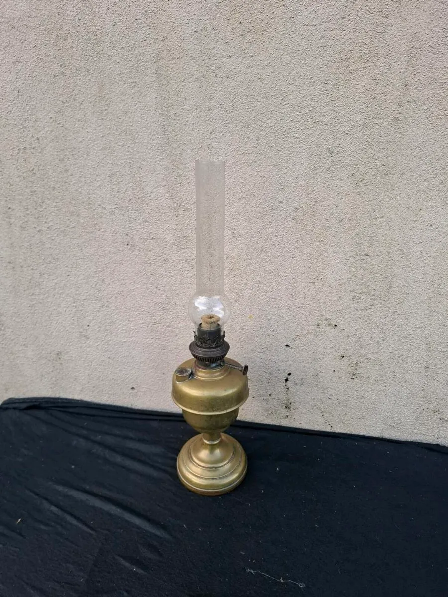 Brass parafin lamp postage possible - Image 1
