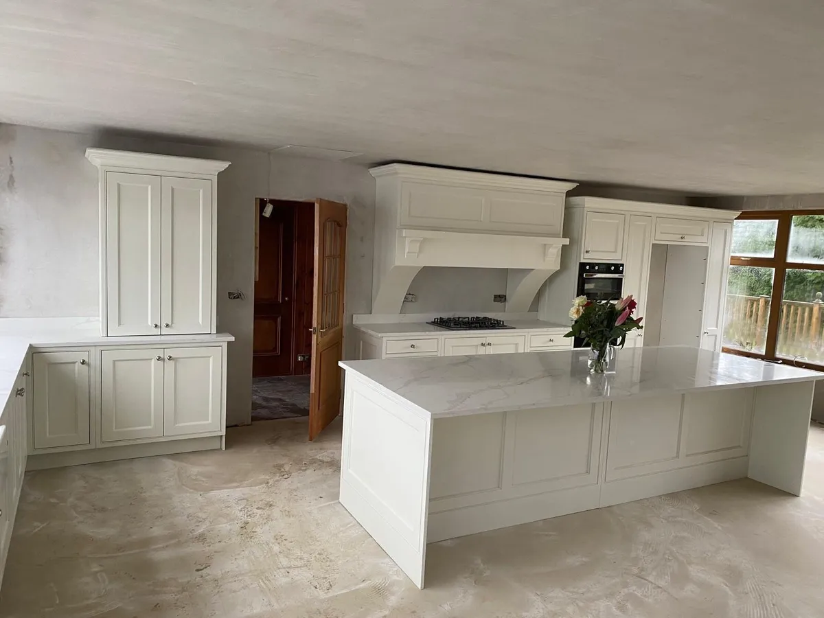 Calacatta Siena / Calacatta Gold Worktop - Image 4