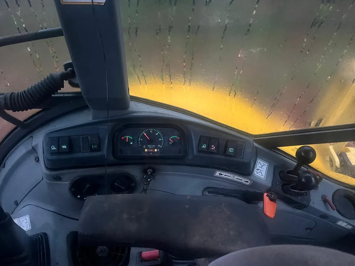 New Holland LB95 - Image 4