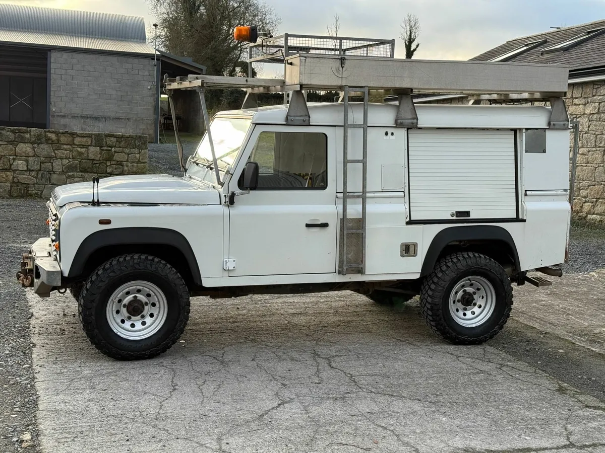 Land Rover Defender 2010 - Image 2