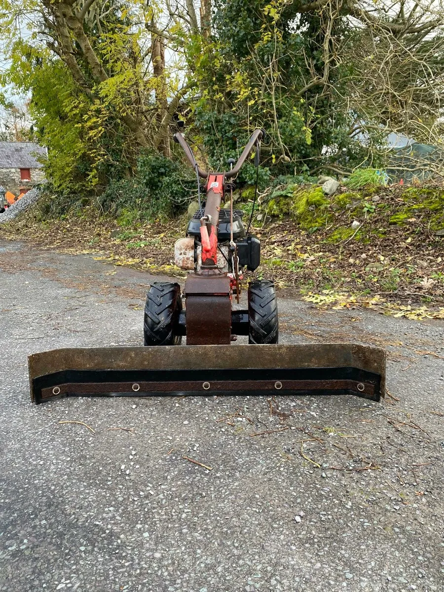 Honda motorised yard scraper - Image 4