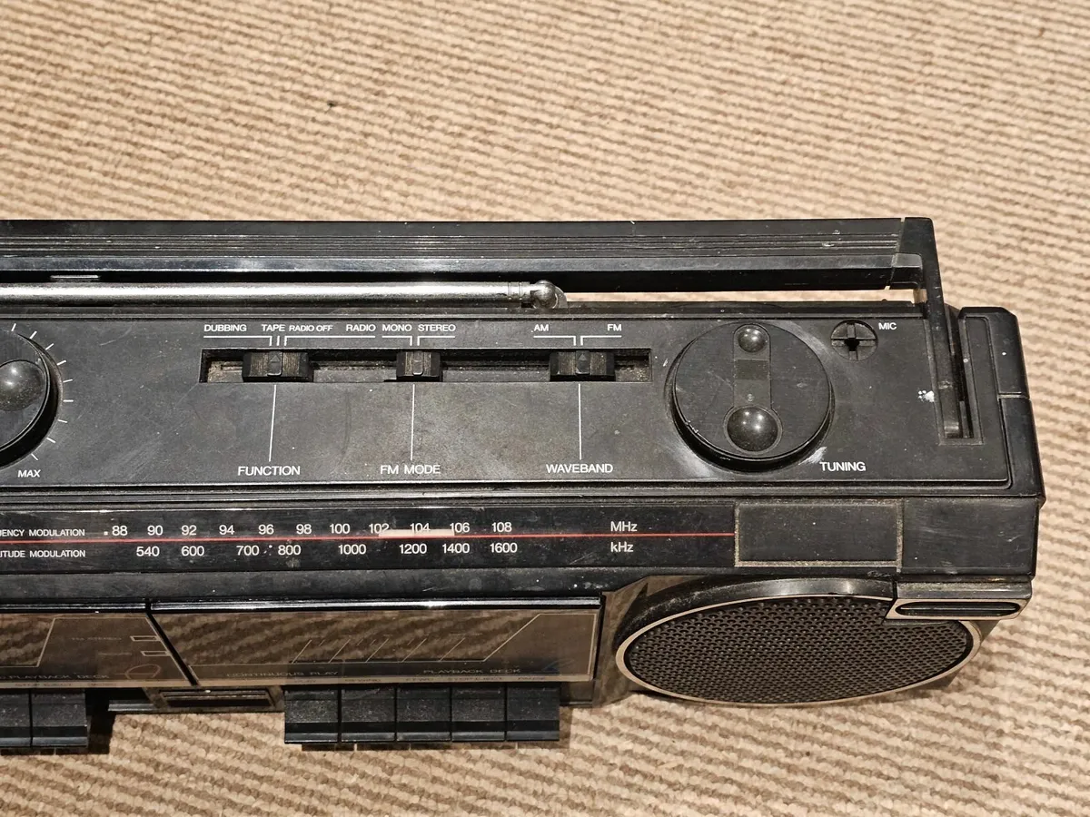 Vintage Bush boombox ghettoblaster - Image 3
