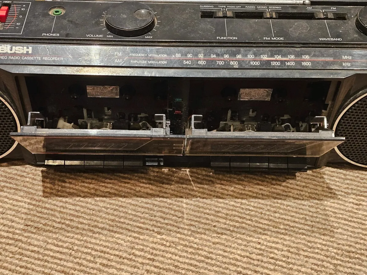 Vintage Bush boombox ghettoblaster - Image 4