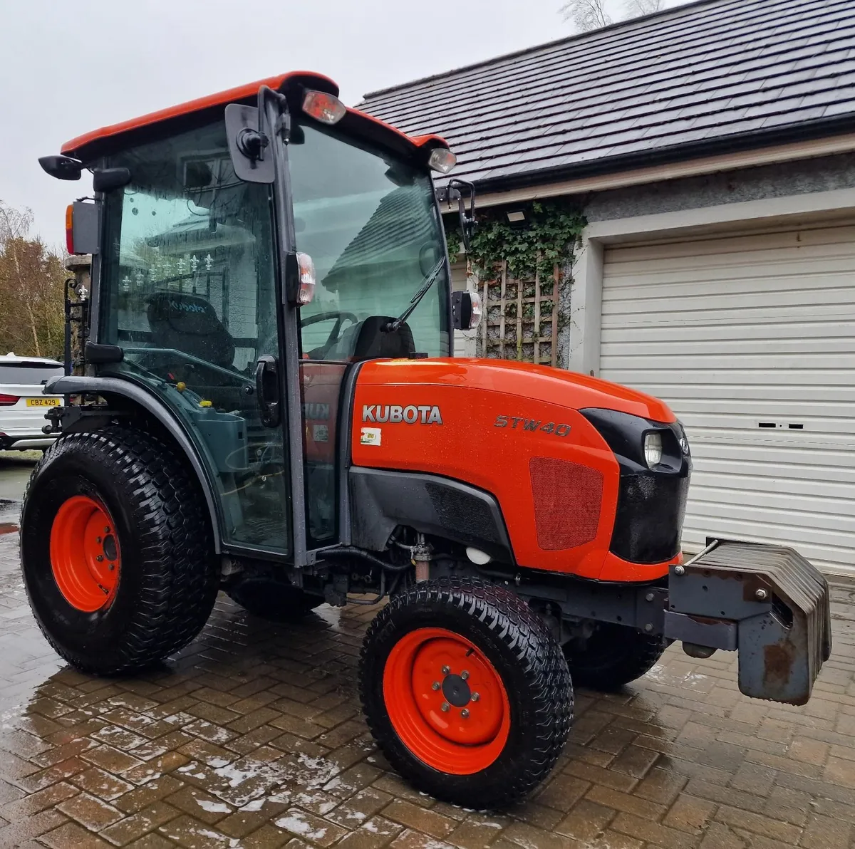 Kubota STW40 40hp Compact Tractor - Image 1