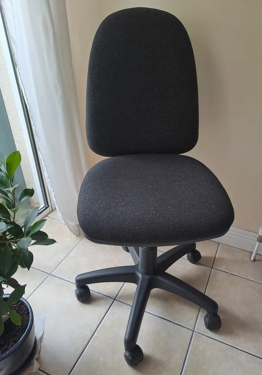 Office chair - Image 1