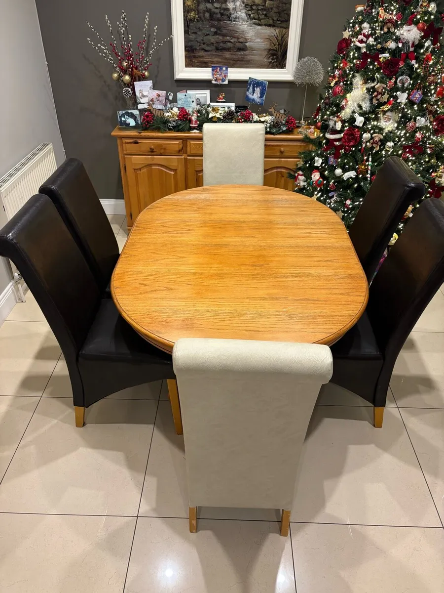 Table and Chairs - Image 2