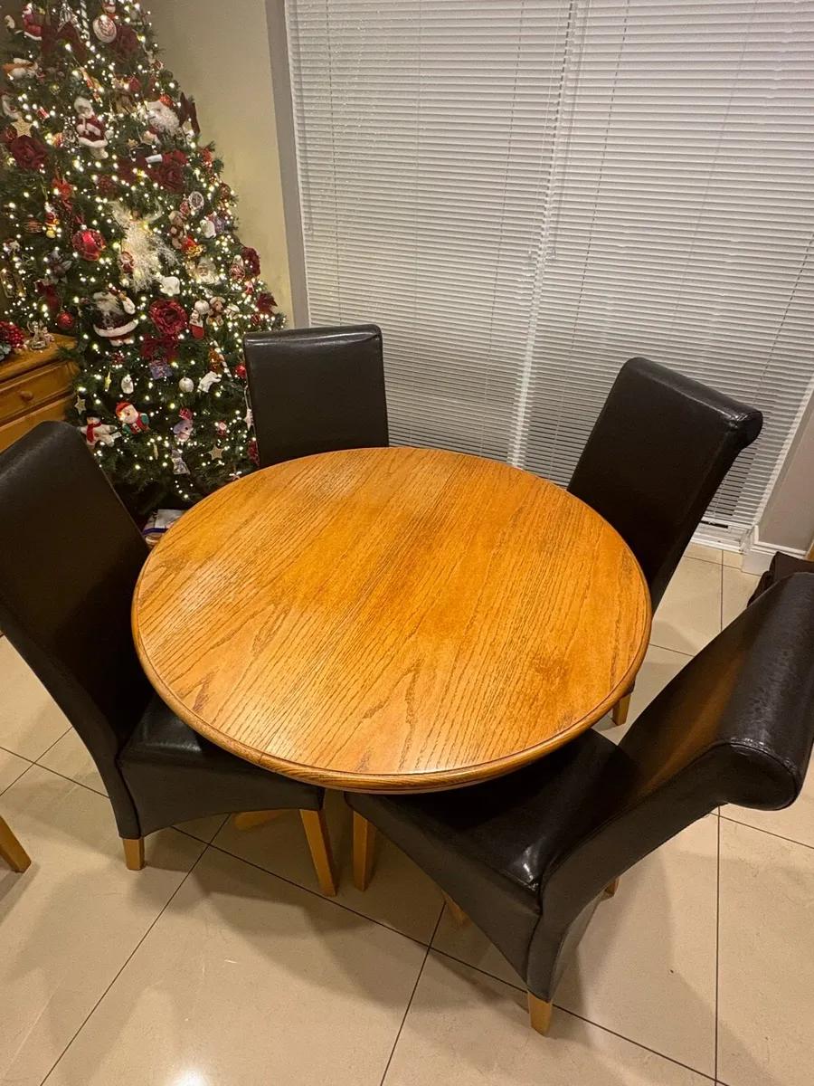 Table and Chairs - Image 4