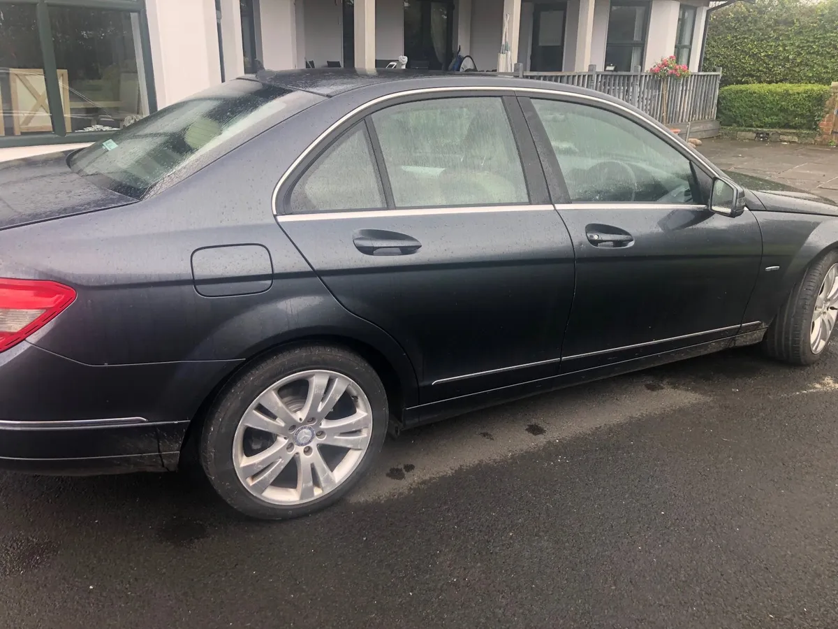 Mercedes-Benz C-Class 2011 - Image 2