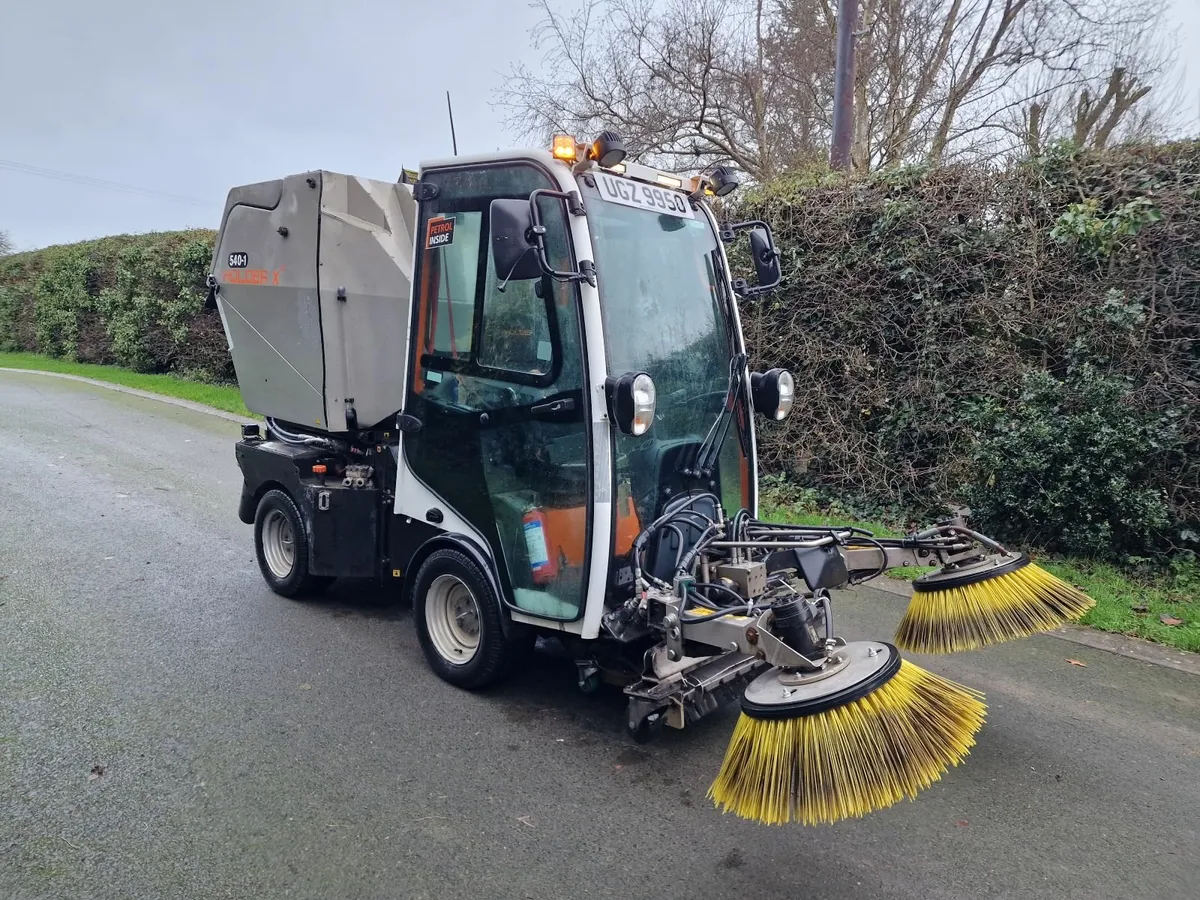 2021 Holder X45i Road Sweeper Roadsweeper - Image 3