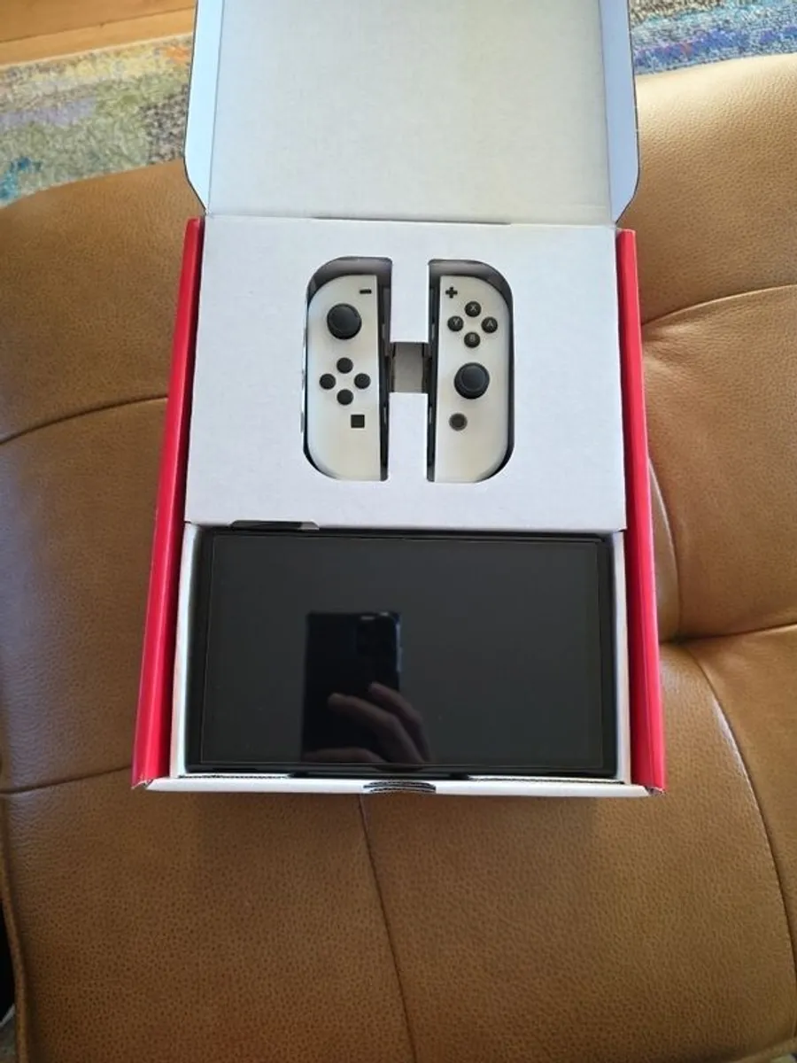 Nintendo switch OLED - Image 2