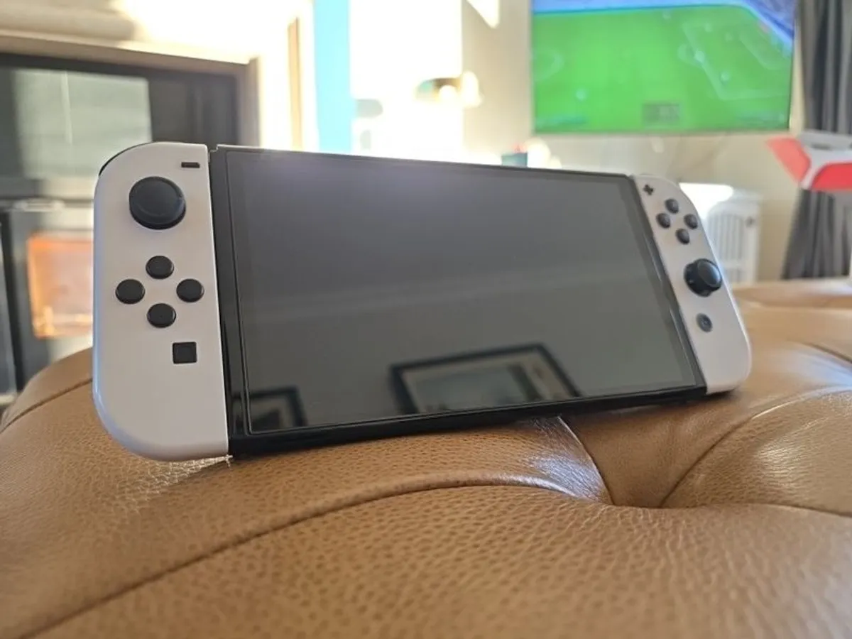 Nintendo switch OLED - Image 4