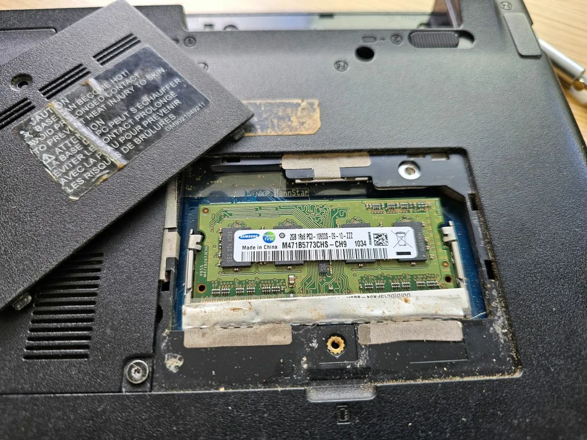 Laptop Toshiba NB250 Netbook Spares or repair - Image 4