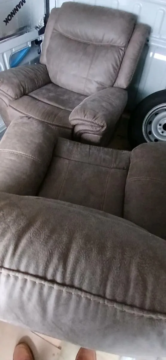 Two seater and 2 one seater, sofa recyliners. - Image 2