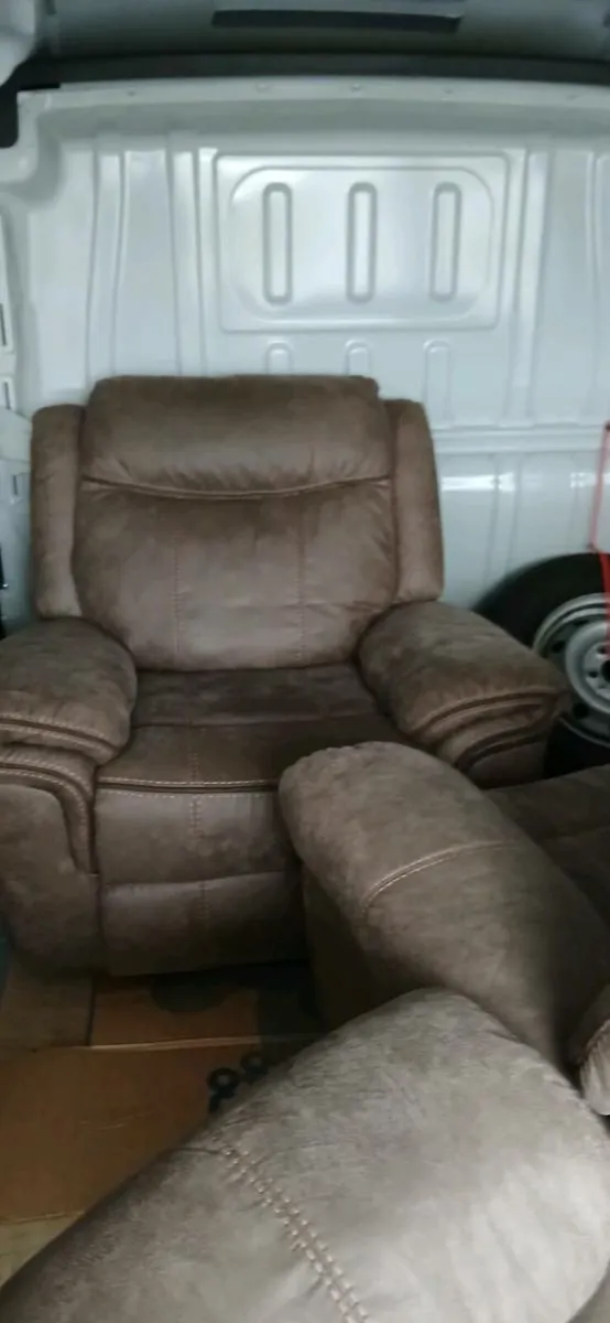 Two seater and 2 one seater, sofa recyliners. - Image 3