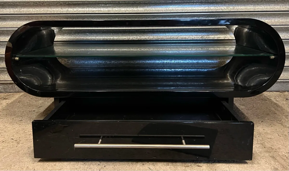 MODERN TELEVISION STAND - Image 1