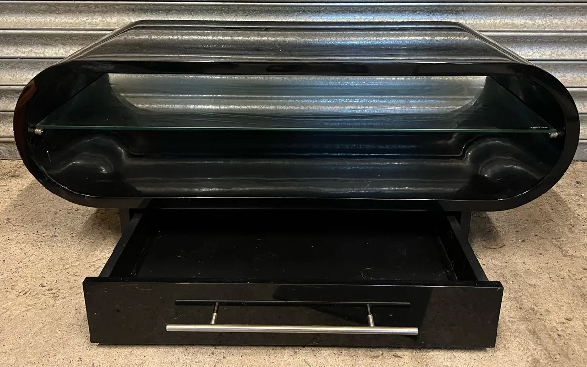 MODERN TELEVISION STAND - Image 2