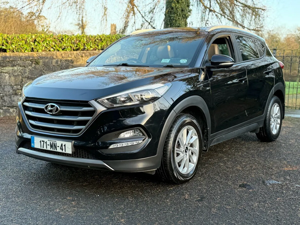 2017 Hyundai Tuscon executive model - Image 2