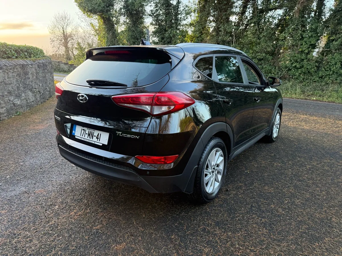 2017 Hyundai Tuscon executive model - Image 3