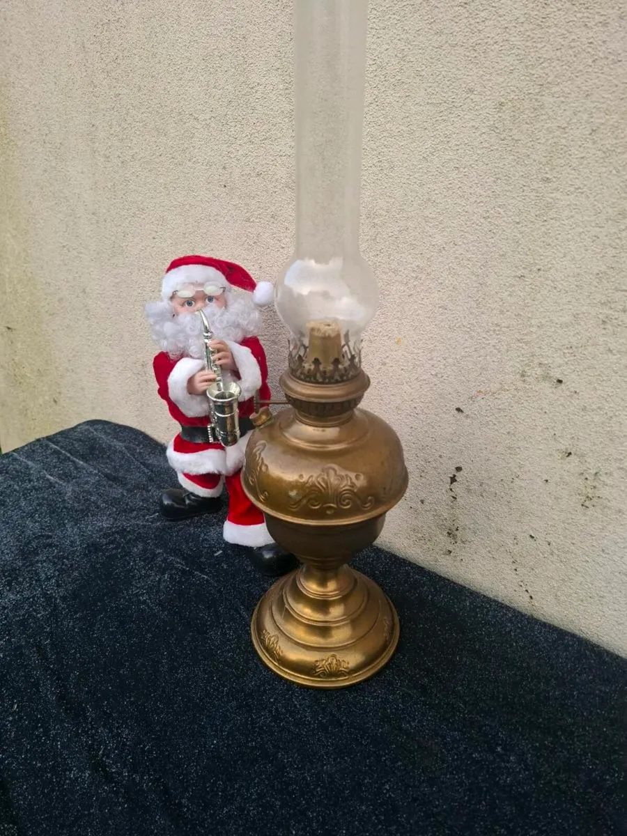 Working order brass lamp postage possible - Image 2