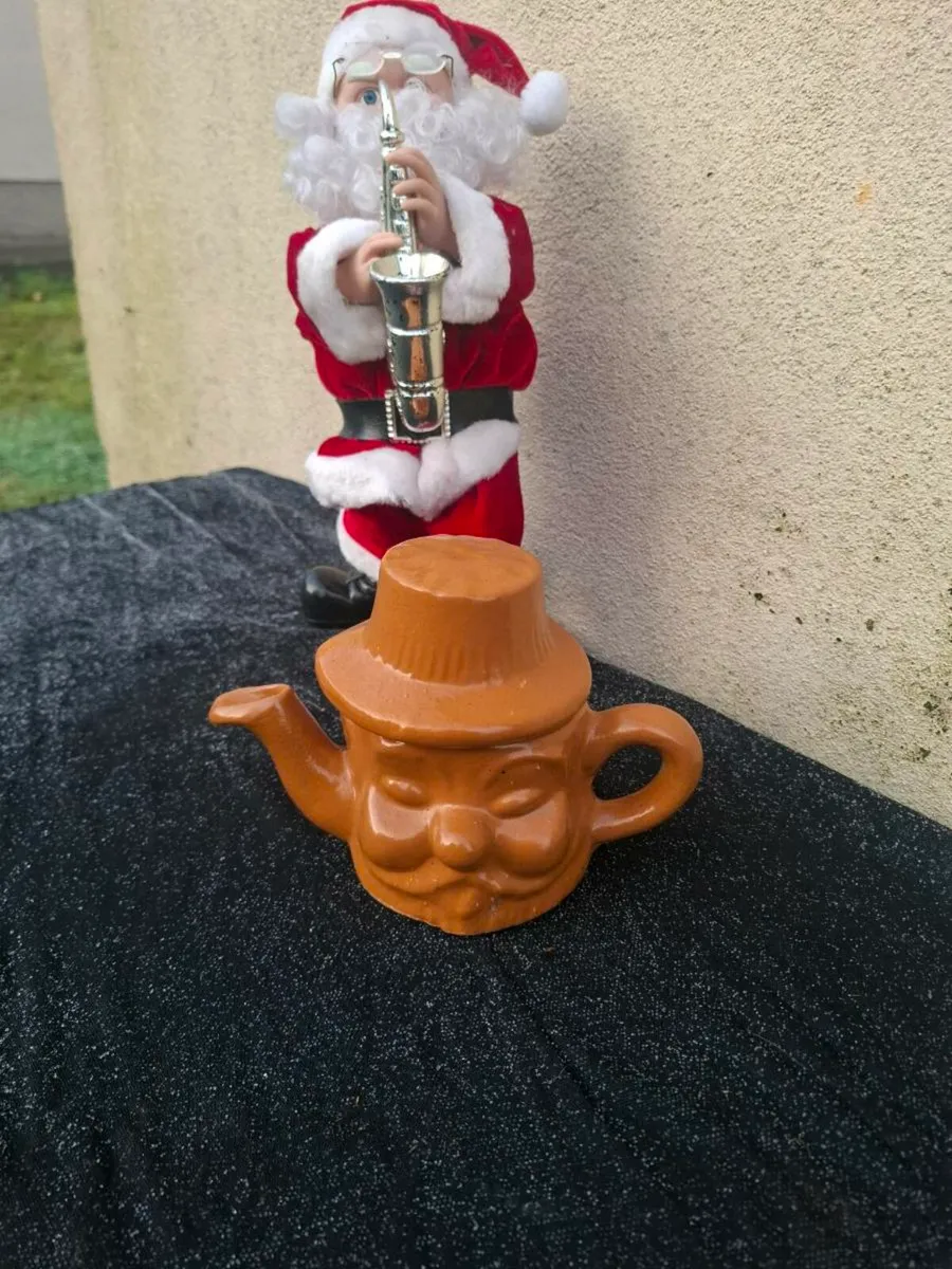 Small novelty tea pot postage possible