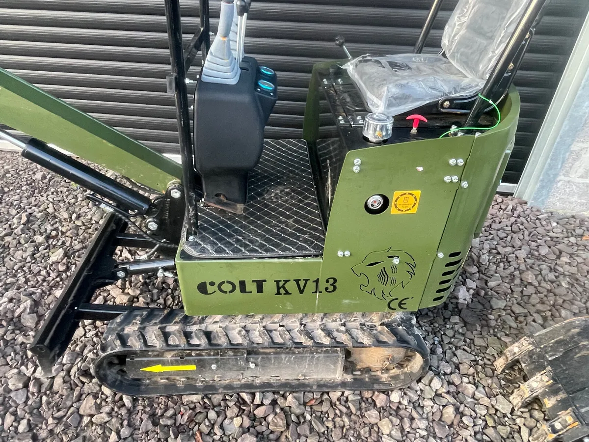 New/unused Colt 1.3 ton mini digger - Image 2