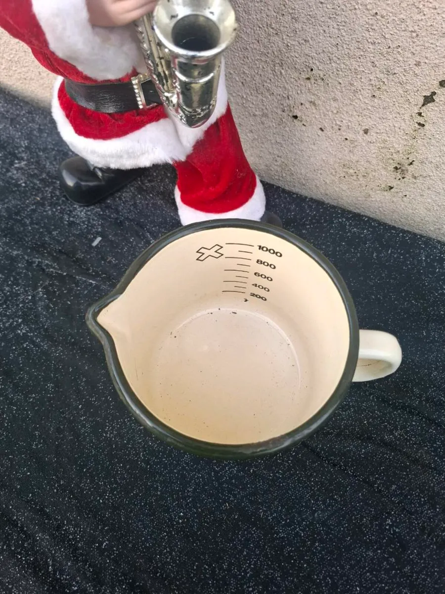 Enamel mesuring cup possible to post - Image 3