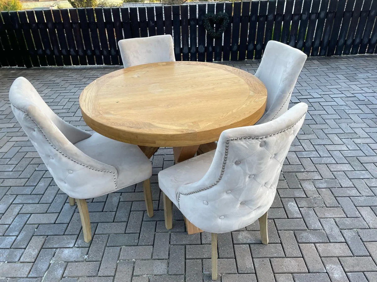 Table and Chairs - Image 2