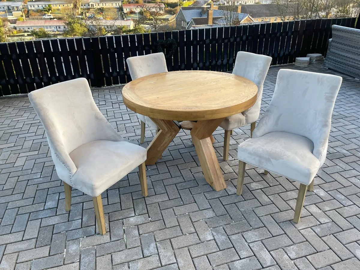 Table and Chairs - Image 3