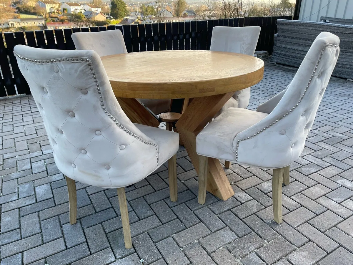 Table and Chairs - Image 4