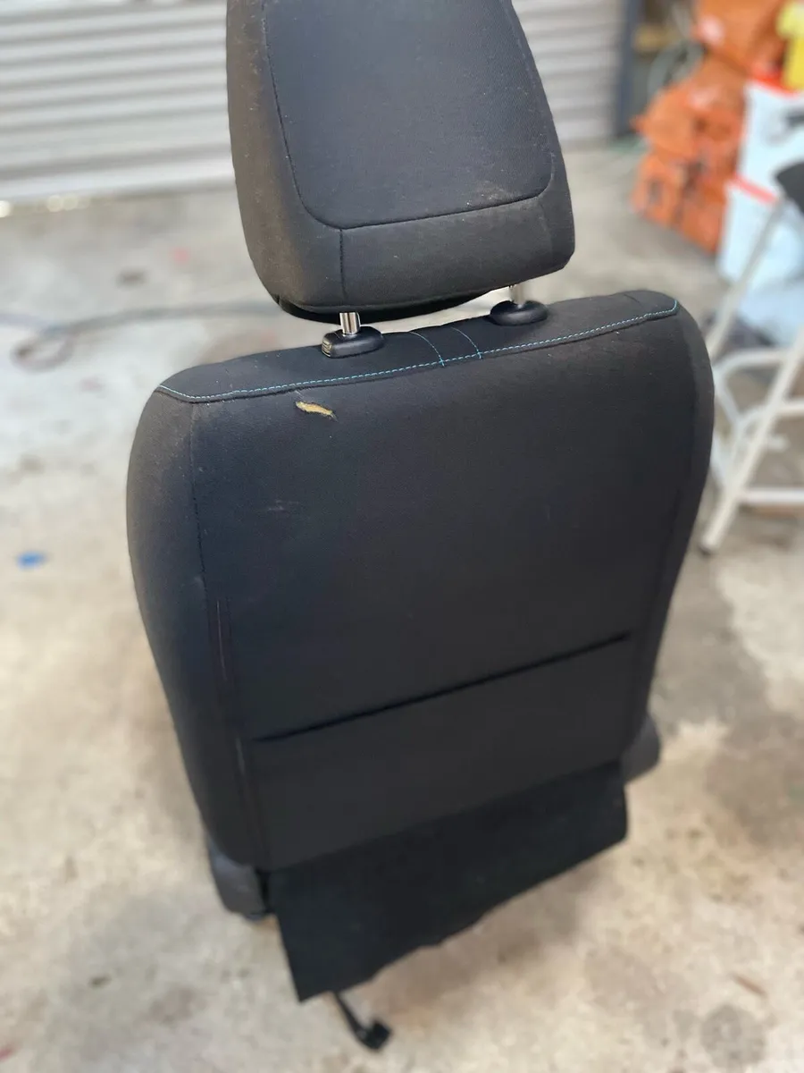 Nissan leaf driver seat - Image 2