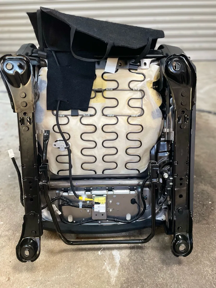 Nissan leaf driver seat - Image 3