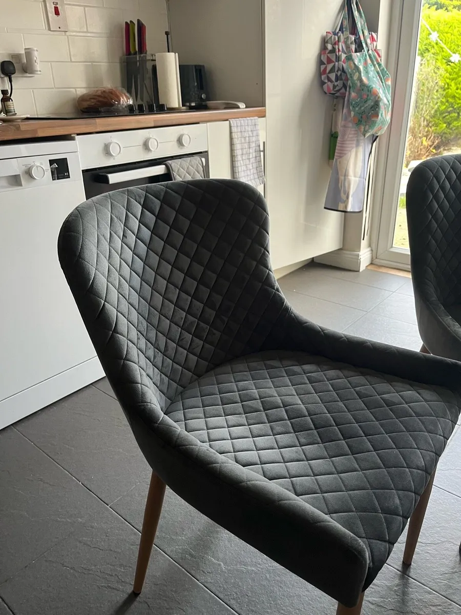 Kitchen table and four chairs - Image 2