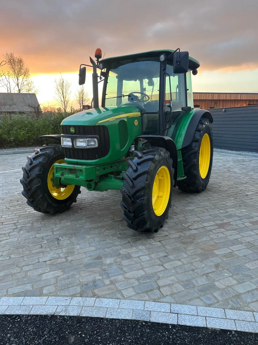 John Deere 5820 - Image 2