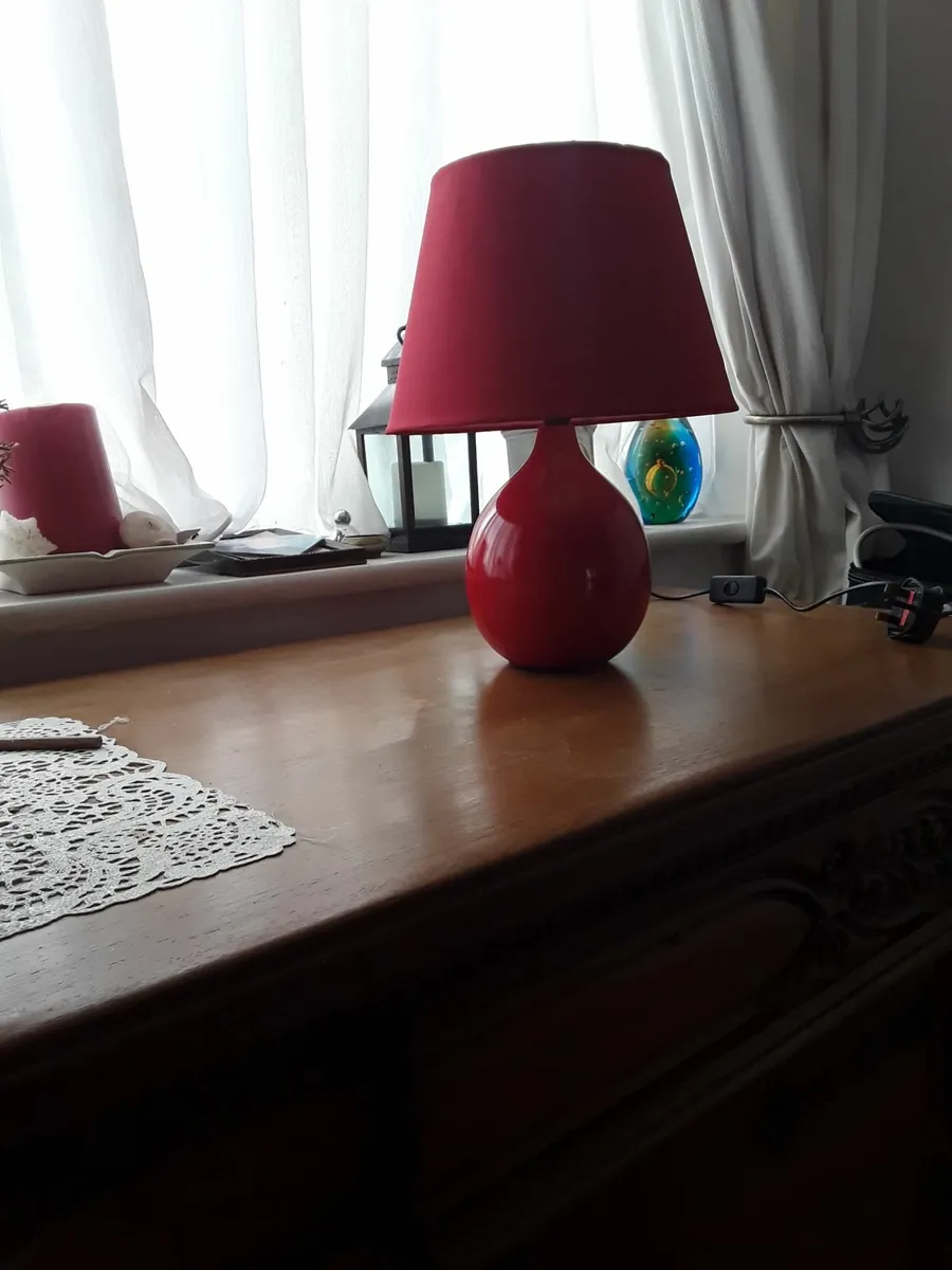 Lovely deep red table lamp as new - Image 2