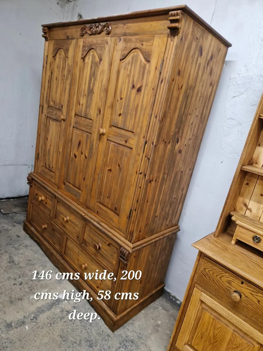Vintage 3 door pine wardrobe - Image 3