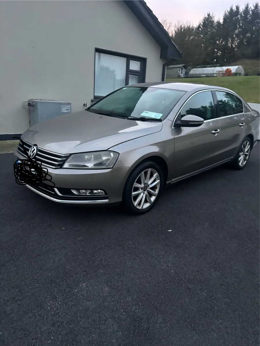 Volkswagen Passat - Image 1