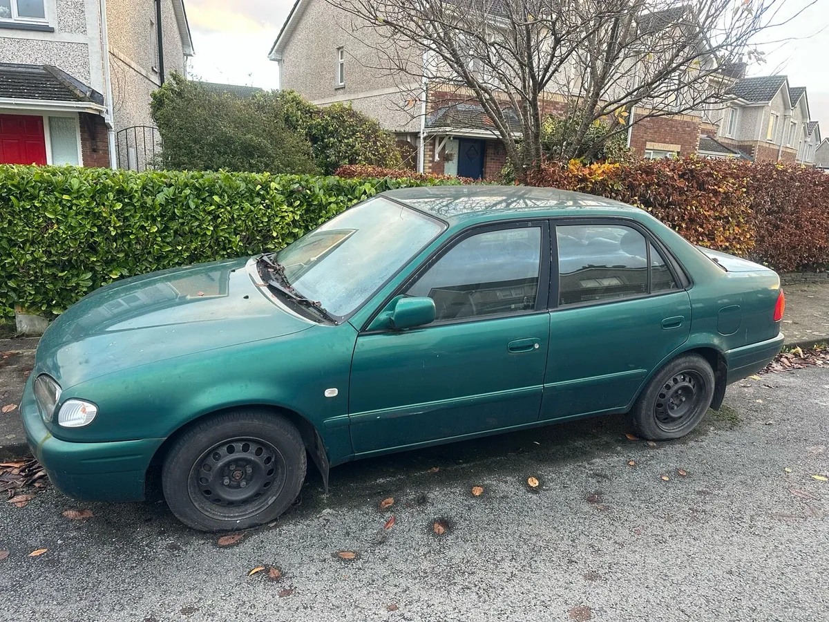 Toyota Corolla 2001 - Image 2