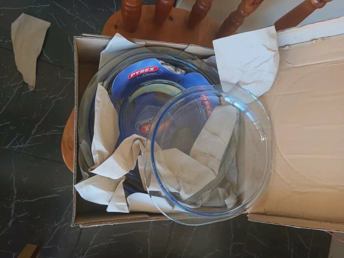 Pyrex Dishes - Image 3