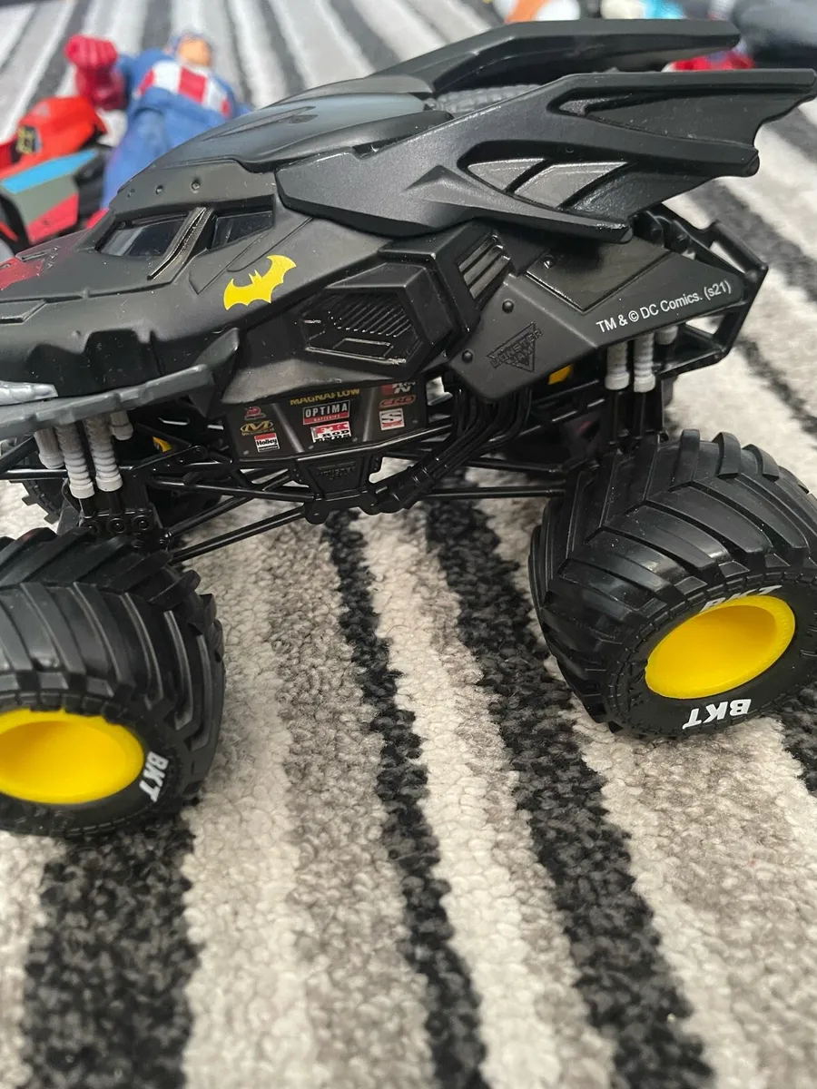 Marvel & Sonic Figures Job Lot 8 Figures - Image 3